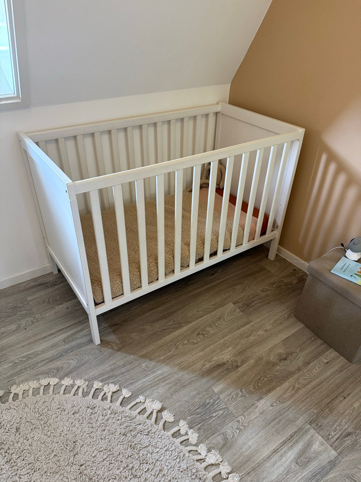 Babykamer in perfecte staat: ledikant & kledingkast, Ophalen, 70 tot 85 cm, 140 tot 160 cm, Zo goed als nieuw
