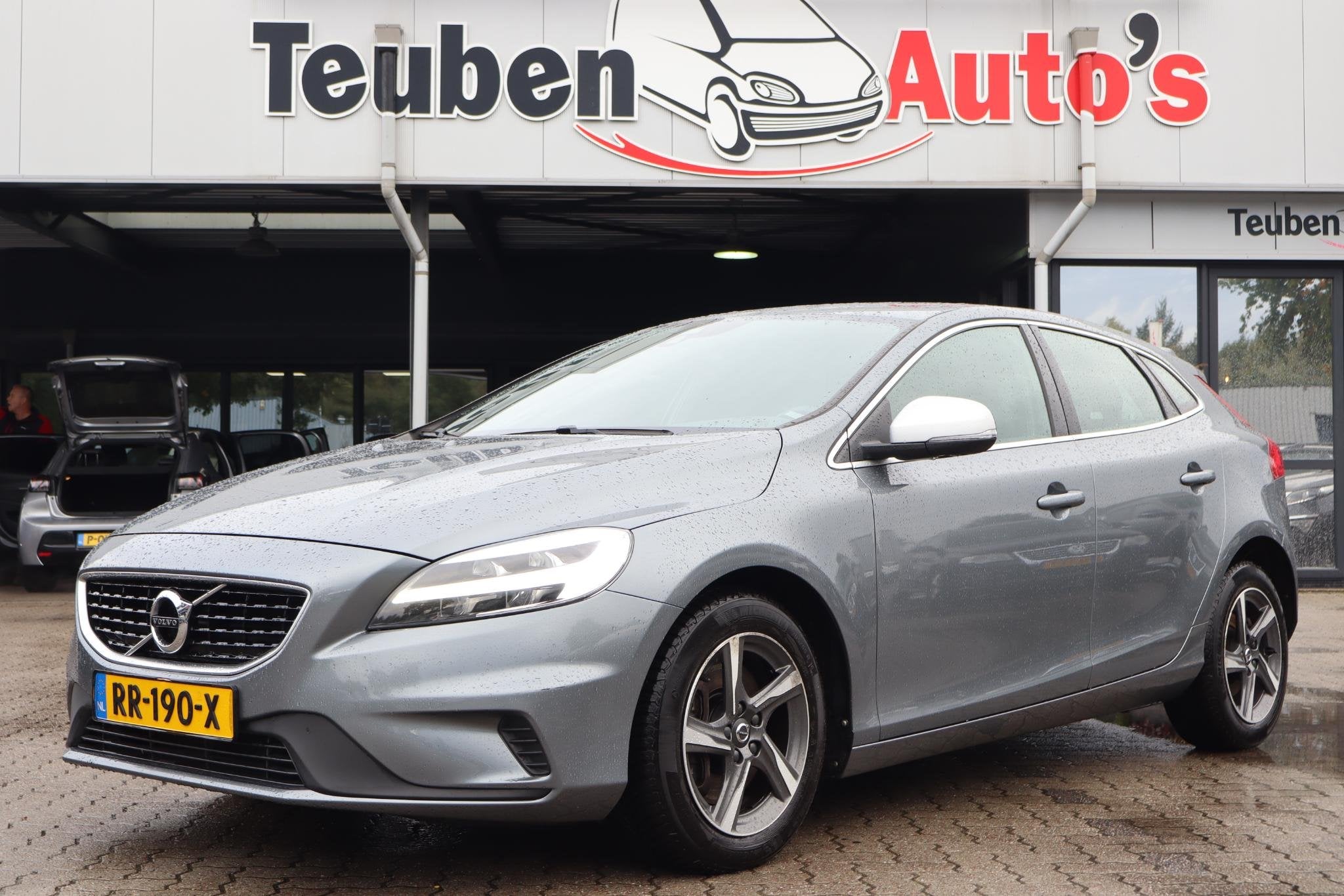 Volvo V40 2.0 D3 Business Sport | R-Design | Led verlichting, Auto's, Voorwielaandrijving, 28 km/l, Gebruikt, Euro 6