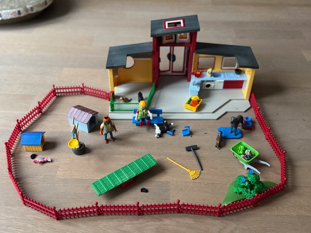 Playmobil dierenpension met honden, katten en accessoires, Ophalen, Gebruikt