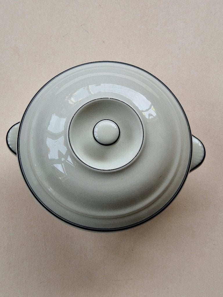 Dekschaal Petrus Regout. Kleur creme., Ophalen of Verzenden