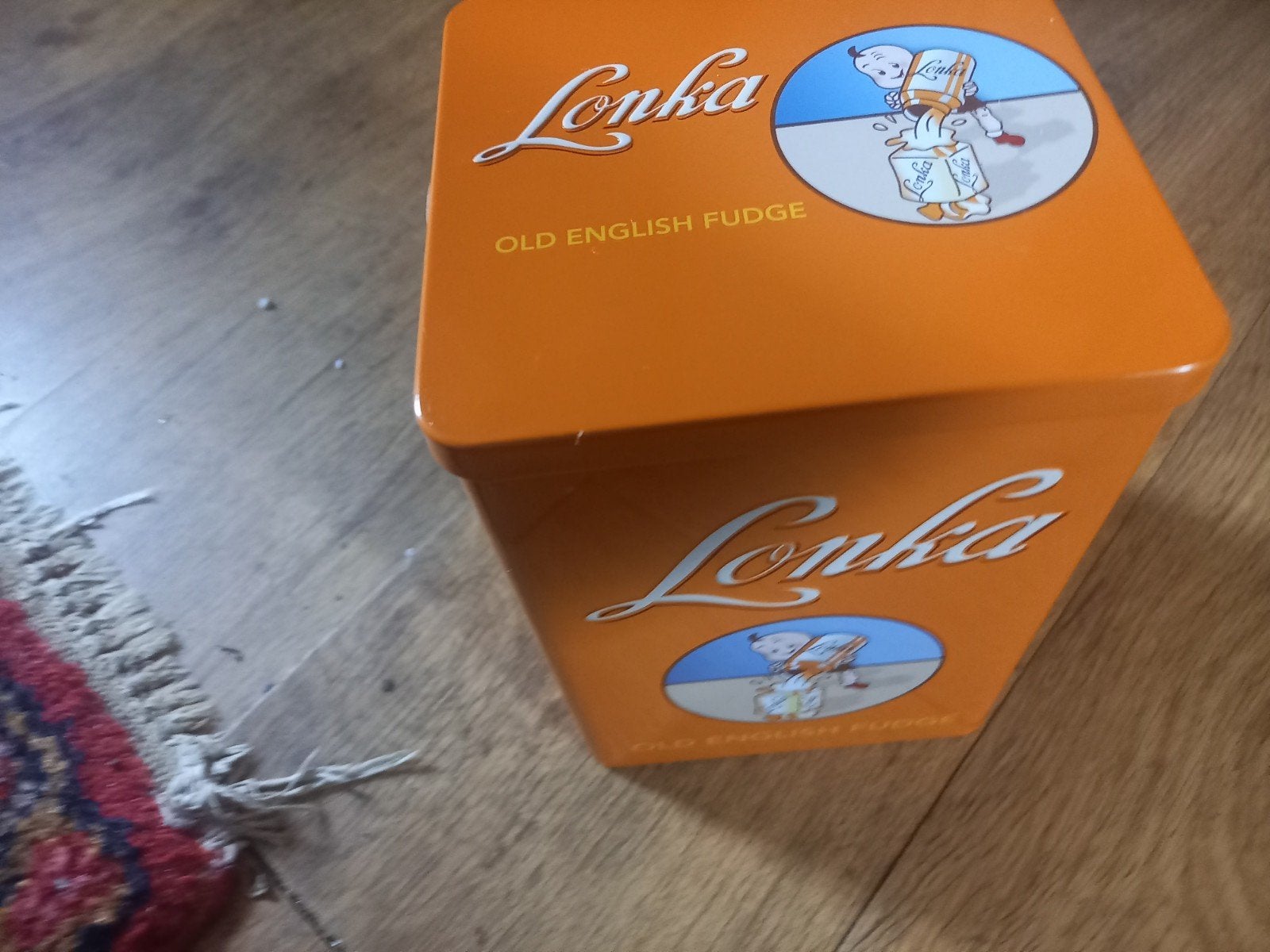Lonka Old English Fudge blik - Oranje bewaardoos, Verzamelen, Ophalen of Verzenden, Gebruikt, Overige, Overige merken