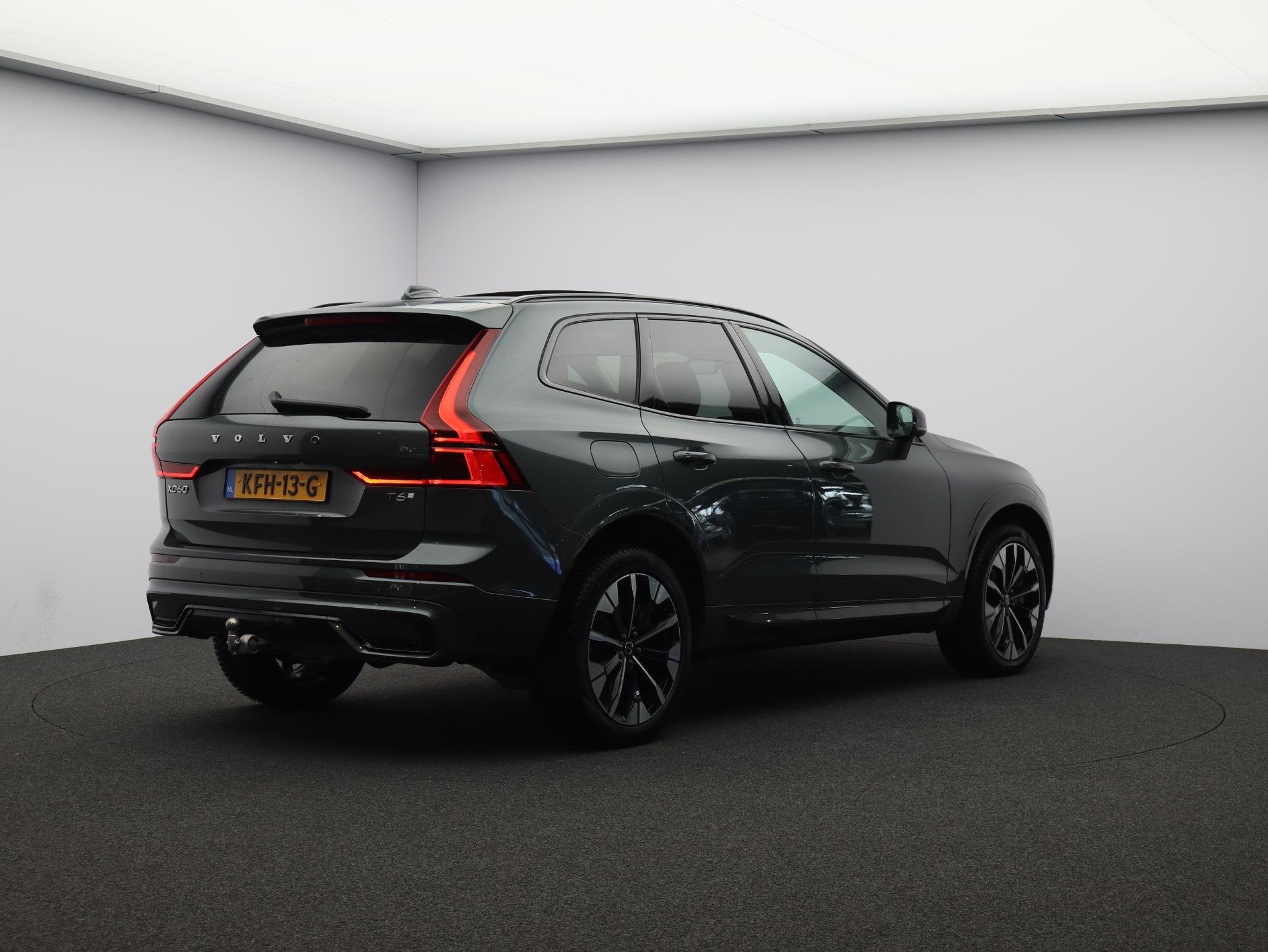 Volvo XC60 T6 AWD Plug-in hybrid Ultra Dark / Trekhaak / Luc, Gebruikt, 4 cilinders, 180 min, Vierwielaandrijving