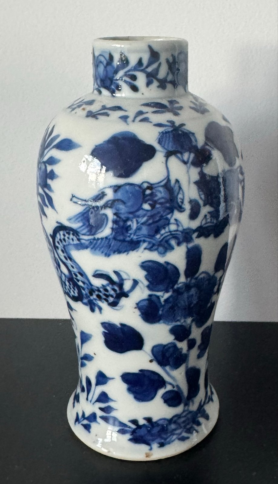 Antiek Chines Blauw-Wit vaasje met Drakenmotief, Ophalen of Verzenden