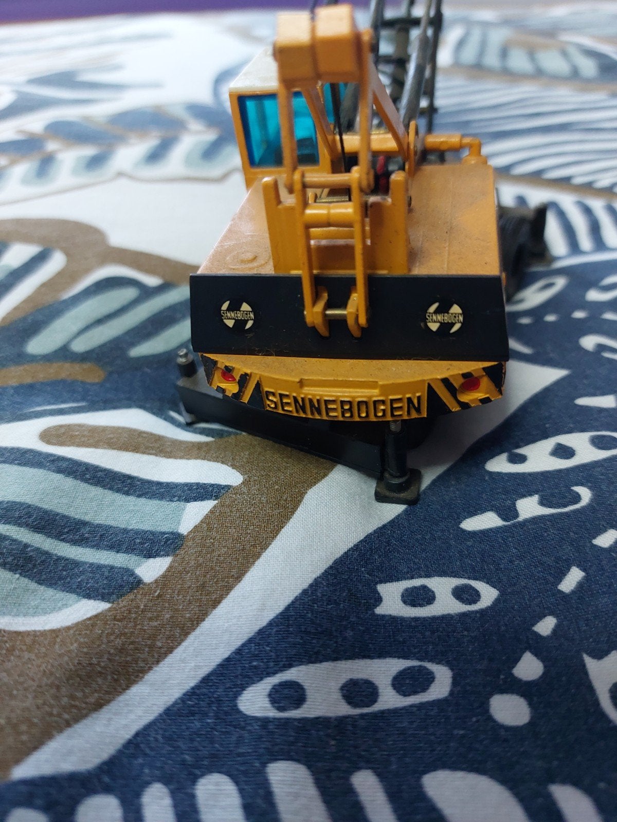 Sennebogen kraan model - Gedetailleerd miniatuur, Ophalen of Verzenden, Gebruikt