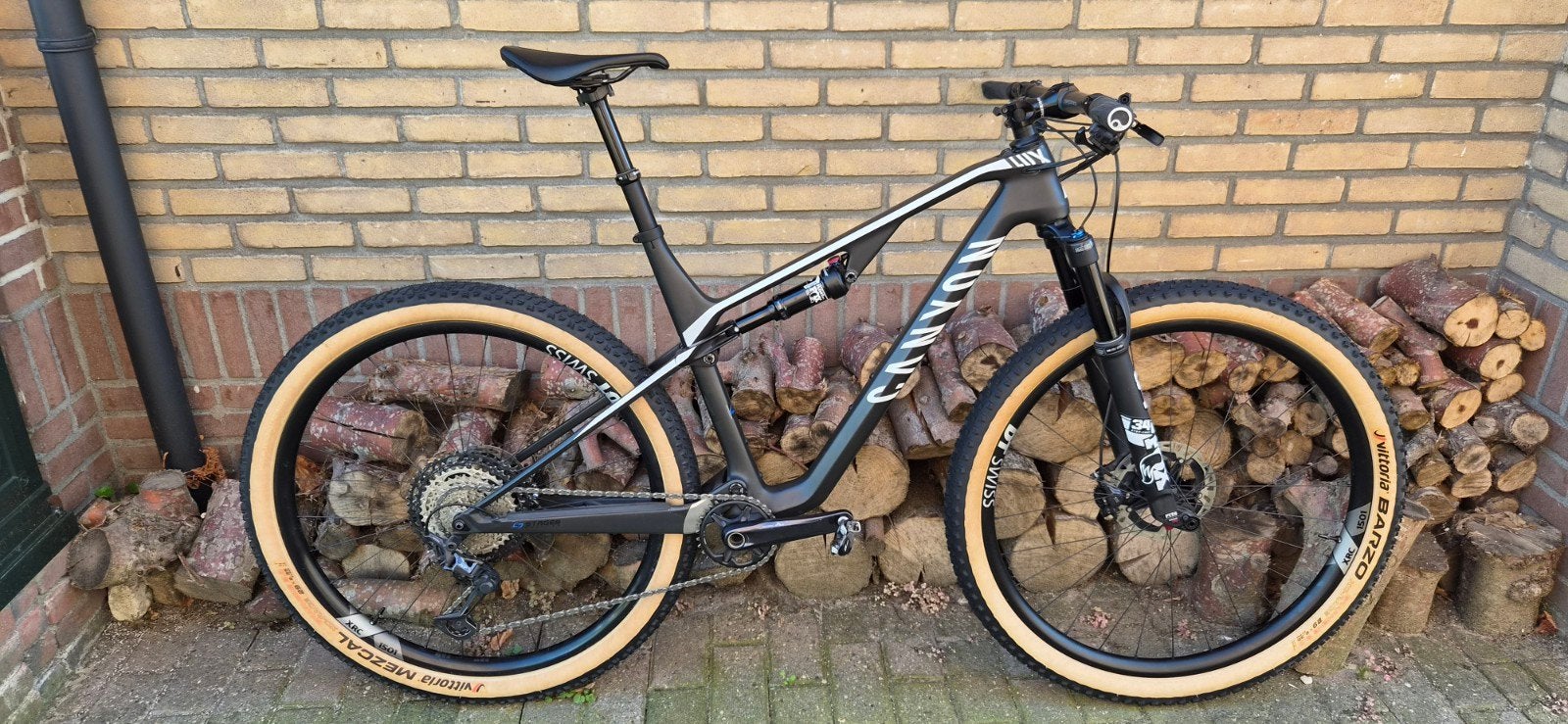 Canyon Lux CF7 L DT Swiss XRC1501 Shimano XT Stages, 1900 km, Zo goed als nieuw, Schijfrem, Ophalen, Overige merken