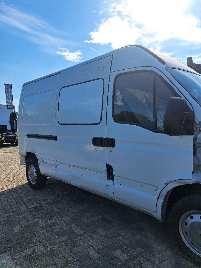 Renault Master T33 2.5 DCI 74KW L2h2 E4 2010, Auto's, Voorwielaandrijving, Stof, Zwart, 4 cilinders
