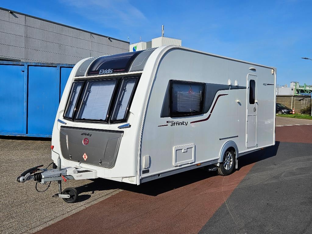 Cereven met moever Elddis Affinity 482, Schokbreker, Elddis, Tot en met 2, Bedrijf