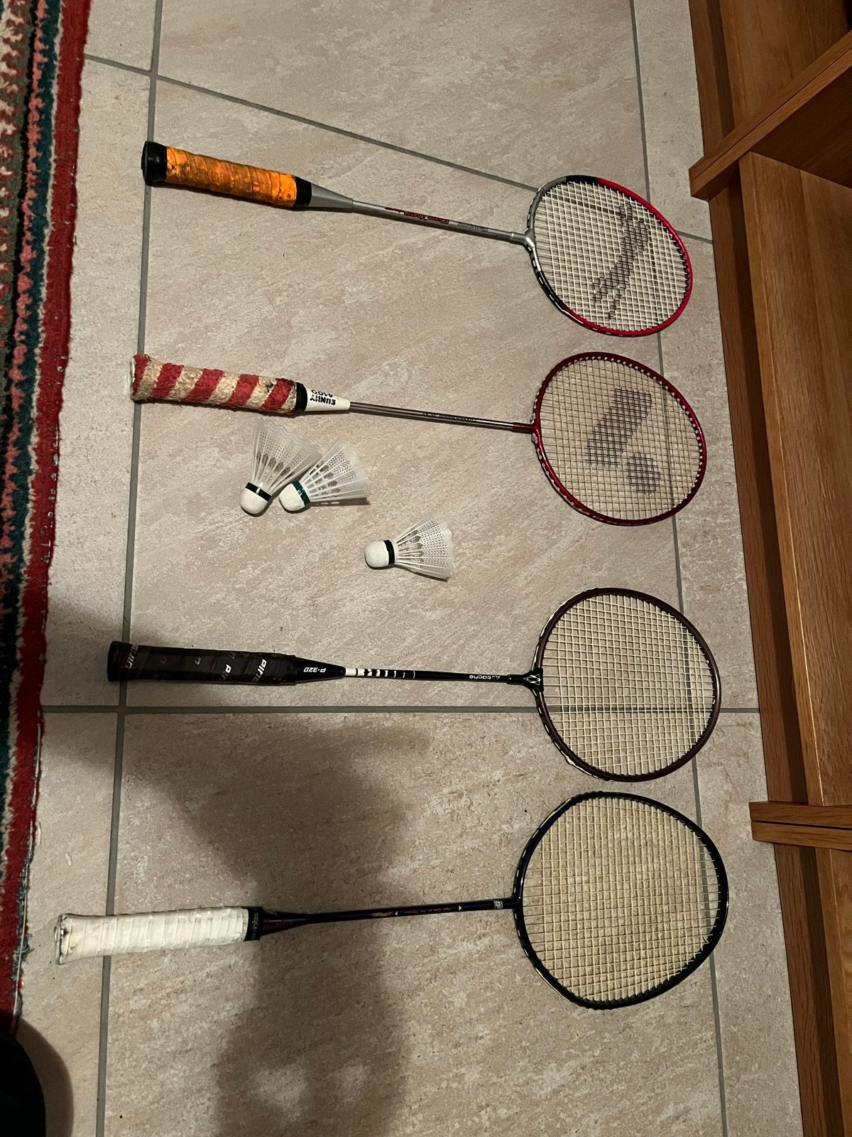 4 badminton rackets met shuttles en hoes, Ophalen of Verzenden, Gebruikt, Racket(s)