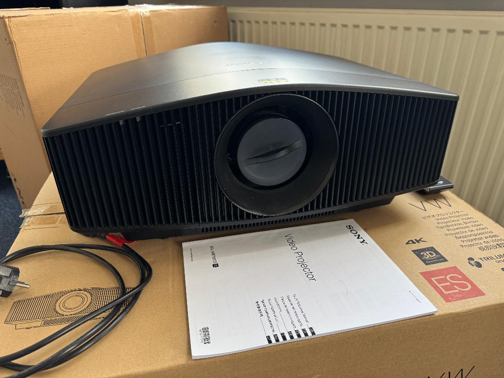 Sony VPL-VW760ES 4K Laser Projector Topklasse Home Cinema, Ophalen, LCOS, Zo goed als nieuw, Ultra HD (4K)