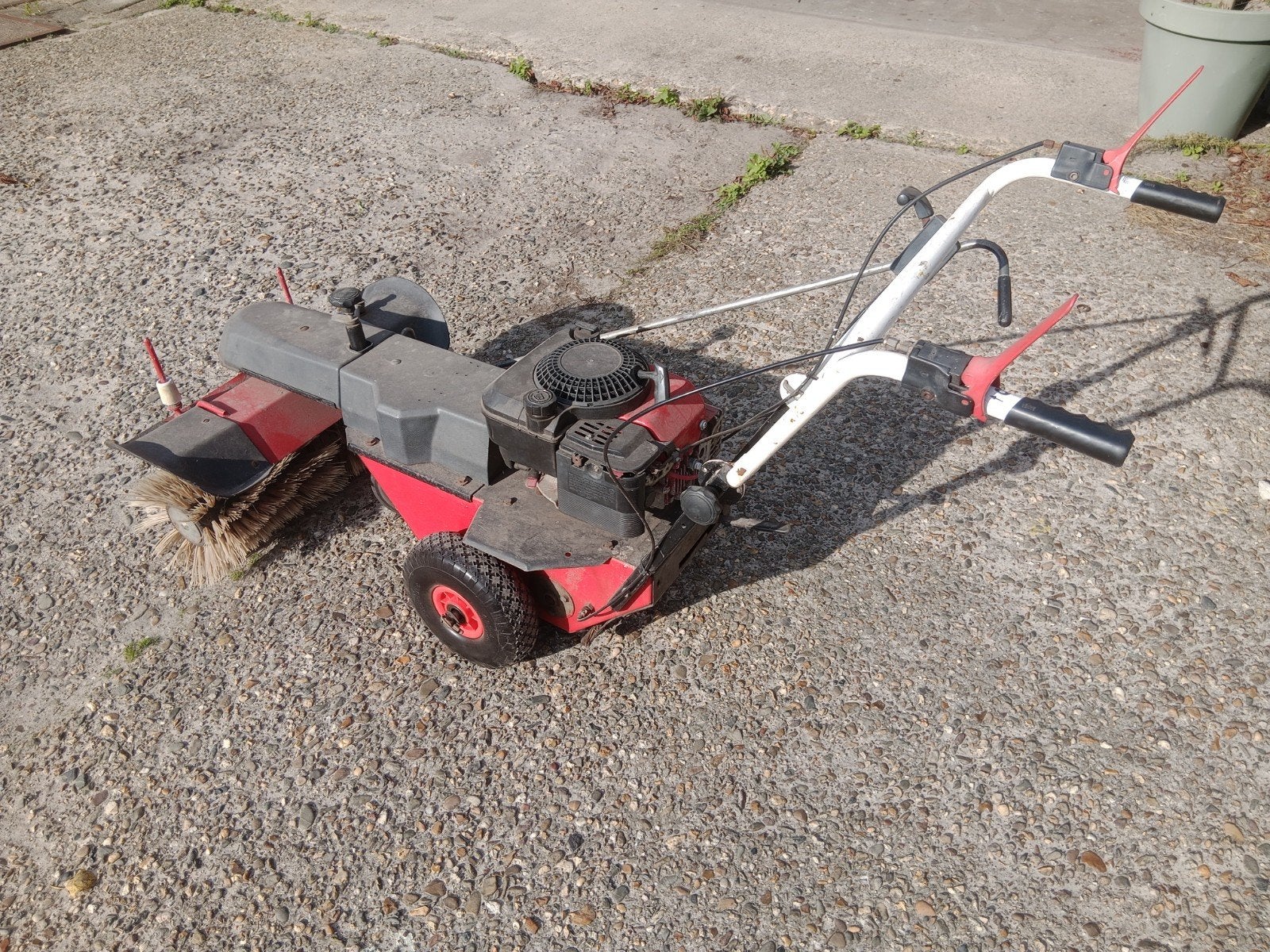 Veegmachine met benzinemotor, Ophalen, Gebruikt, Onbekend