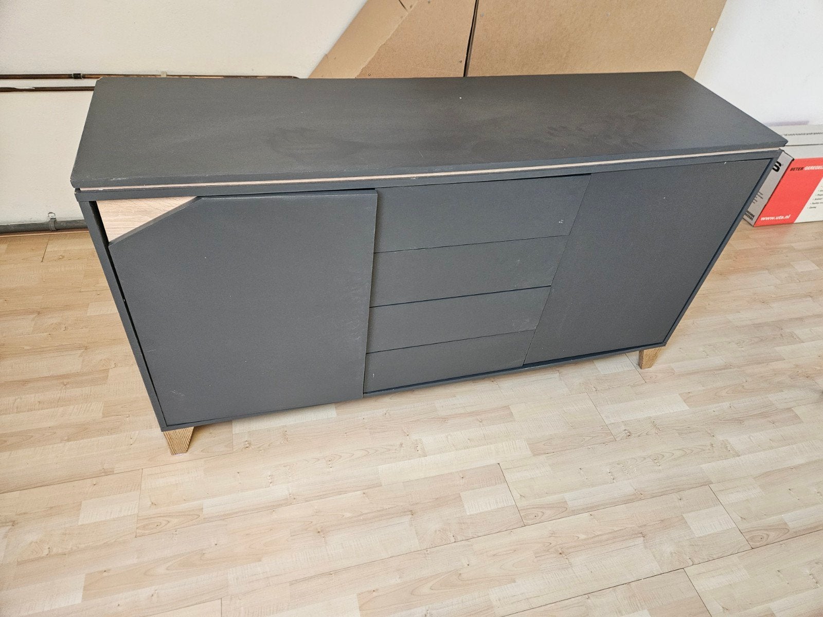 Donkergrijze dressoir met lades en deuren, Gebruikt, Ophalen of Verzenden, Modern, 25 tot 50 cm