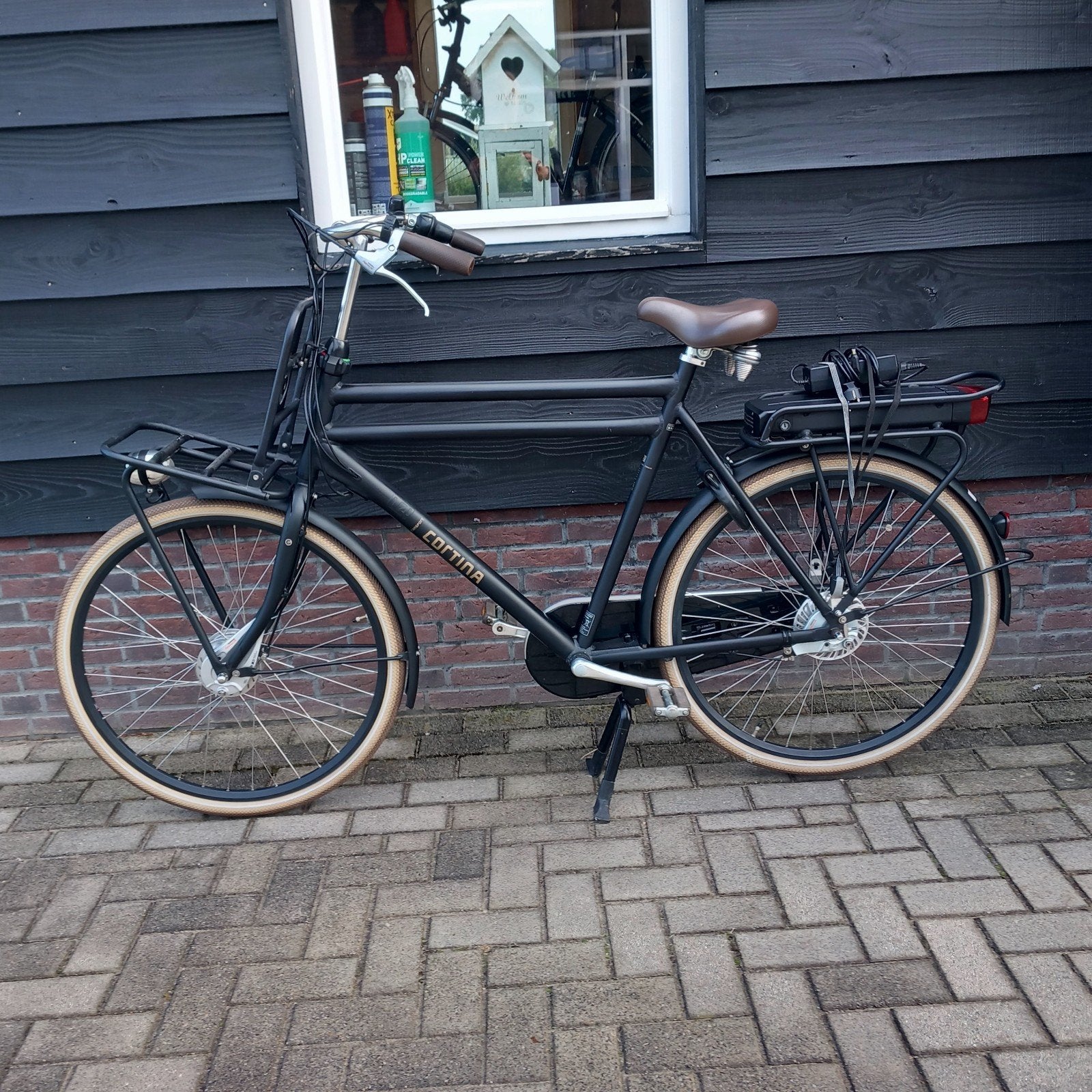 Cortina eU4 transportfiets 28 inch zwart 400w sportdrive, Versnellingen, Zo goed als nieuw, 65 cm of meer, Trommelrem