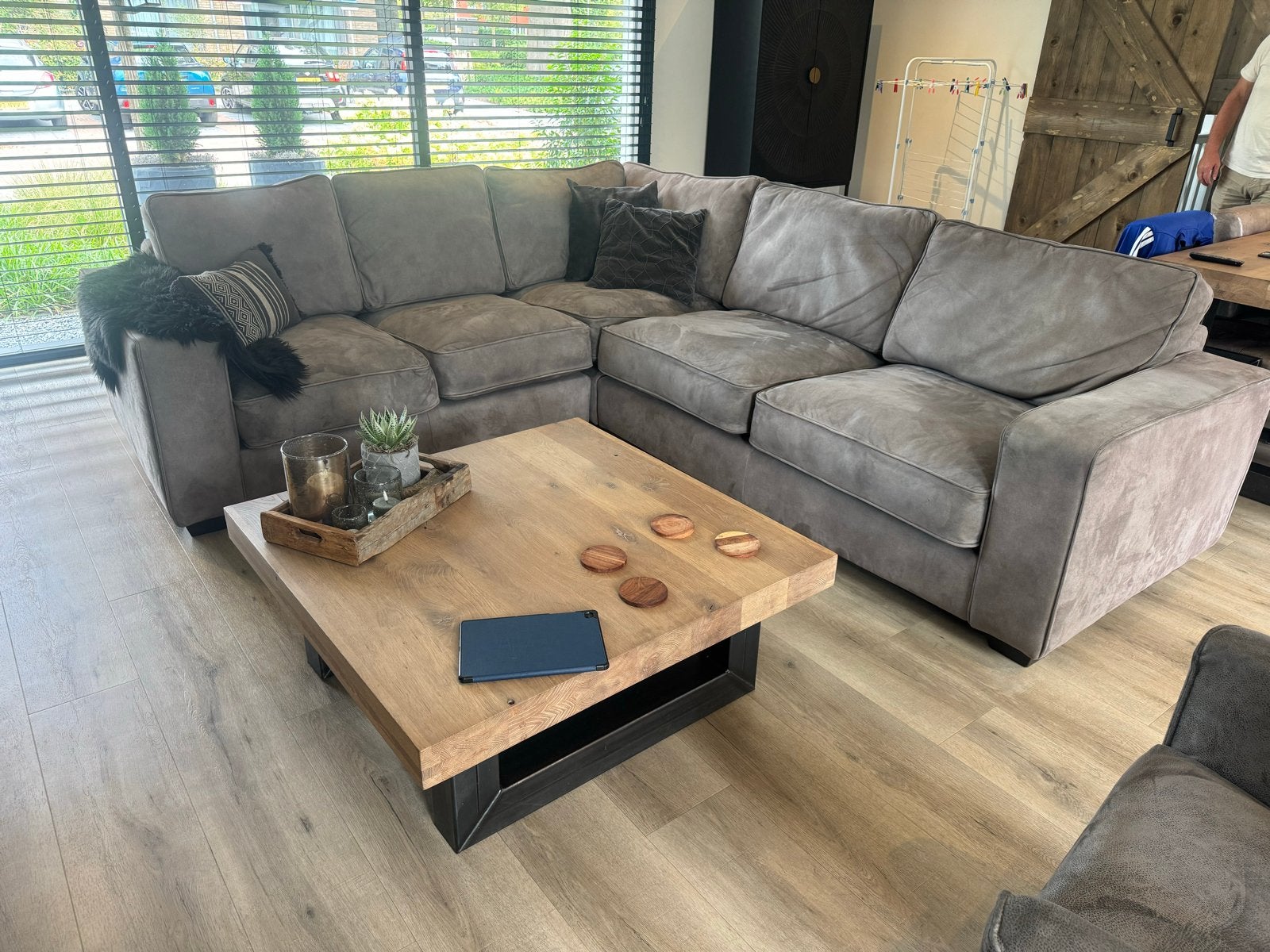 Prachtige taupe kleurige hoekbank - Comfortabel en stijlvol, Huis en Inrichting, Ophalen, Gebruikt, Stof