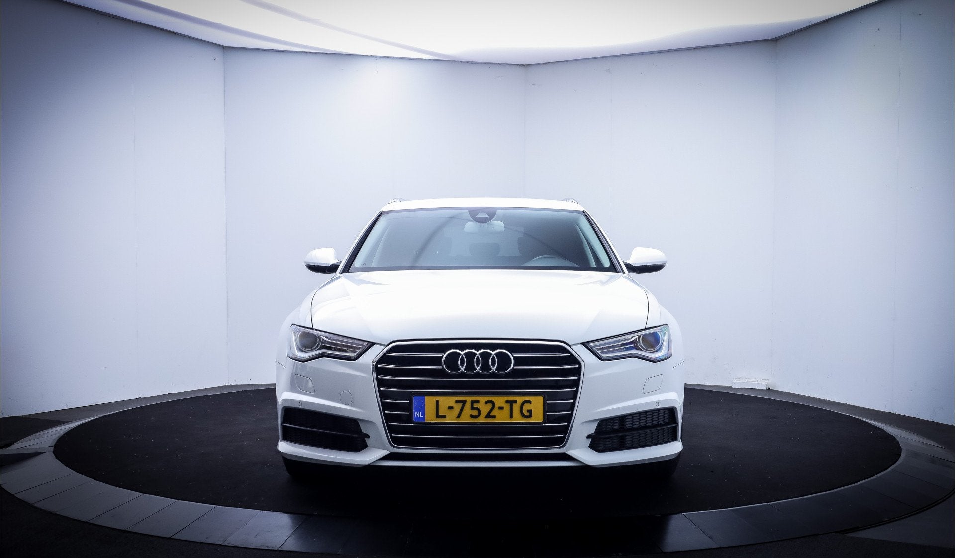 Audi A6 Avant 3.0 TDI S-Tr Sport Edition CAMERA | XENON | ST, Auto's, Audi, Stof, Gebruikt, 197 €/maand, 2000 kg