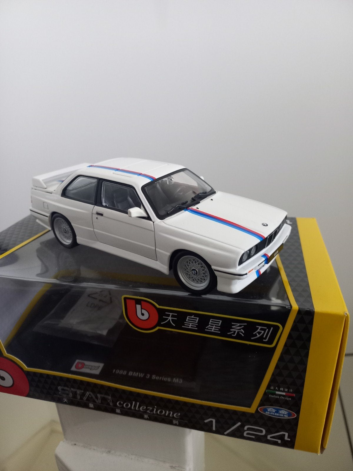 Bburago BMW M3 E30 Schaalmodel 1:24, Ophalen of Verzenden, Nieuw, Bburago