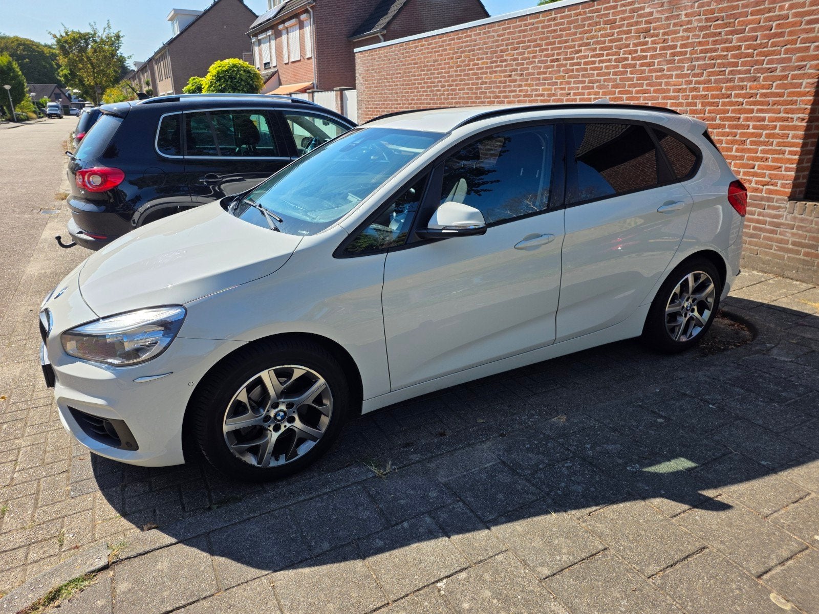 BMW 2-Serie Active Tourer 218i 136pk Aut 2017 Wit, Auto's, 1345 kg, Zwart, Wit, Origineel Nederlands