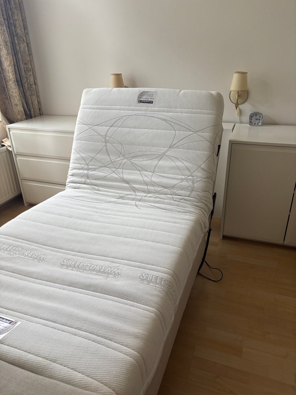 Elektrisch verstelbare Auping 90x200 met matras, Ophalen, 90 cm, Eenpersoons, Beige