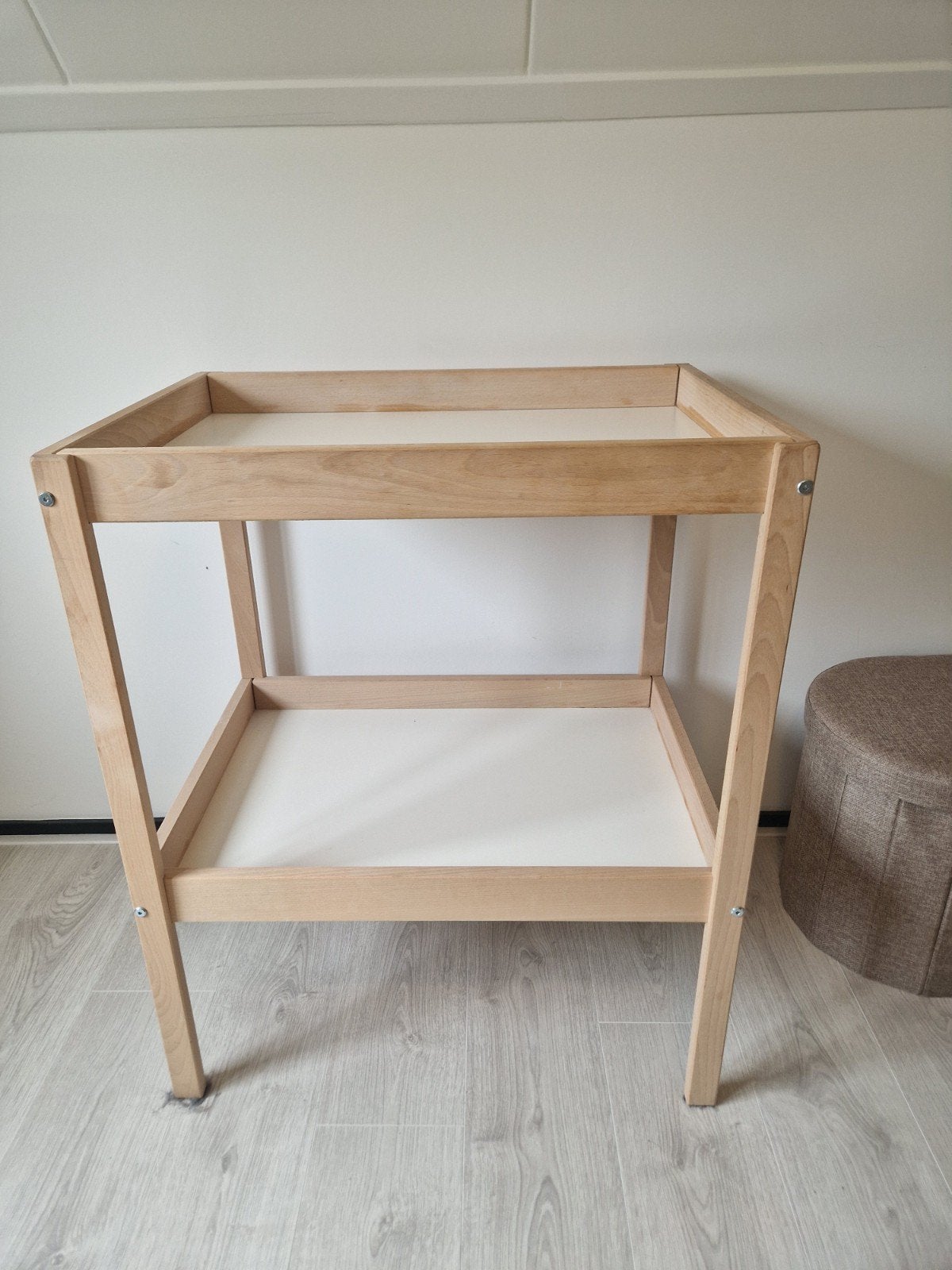 Houten Ikea Aankleedtafel met Twee Lagen, Kinderen en Baby's, Badjes en Verzorging, Gebruikt, Overige typen, Standaard, Ophalen