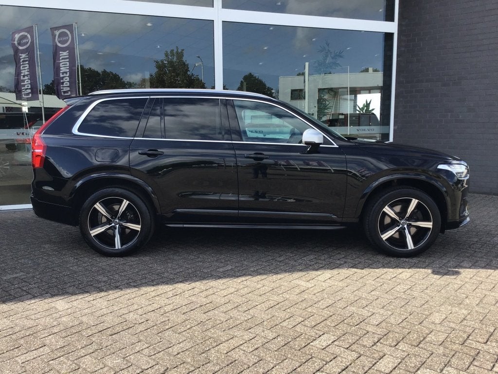 Volvo XC90 T8 405PK Recharge R-Design| Pano| Luchtvering| Tr, Auto's, 1969 cc, 150 min, 7 stoelen, Zwart