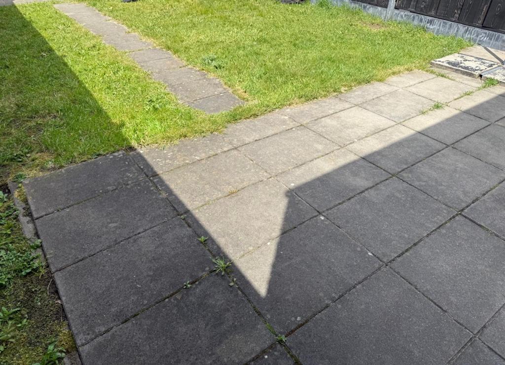 Gratis tegels en gras af te halen / zelf verwijderen, Doe-het-zelf en Verbouw, Tegels, Gebruikt, Vloertegels, Overige materialen