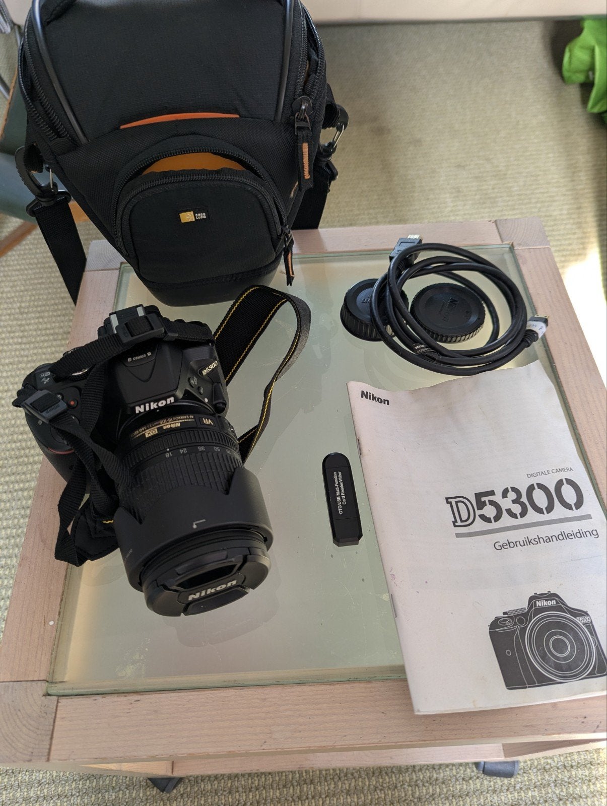 Nikon D5300 Spiegelreflexcamera met accessoires, Ophalen, Spiegelreflex, Draagriem, Zo goed als nieuw