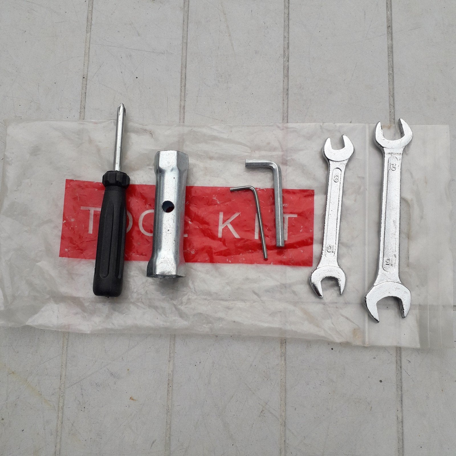 Toolkit gereedschap setje voor benzinemachines, Ophalen