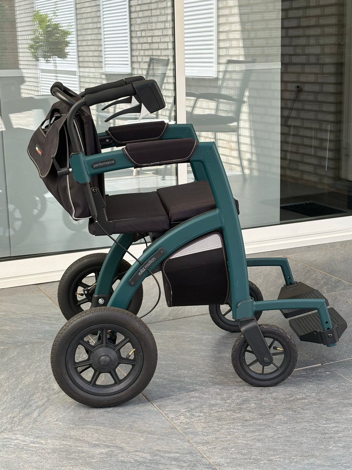 Gecombineerde rollator/rolstoel, Ophalen of Verzenden, Zo goed als nieuw, Duwrolstoel
