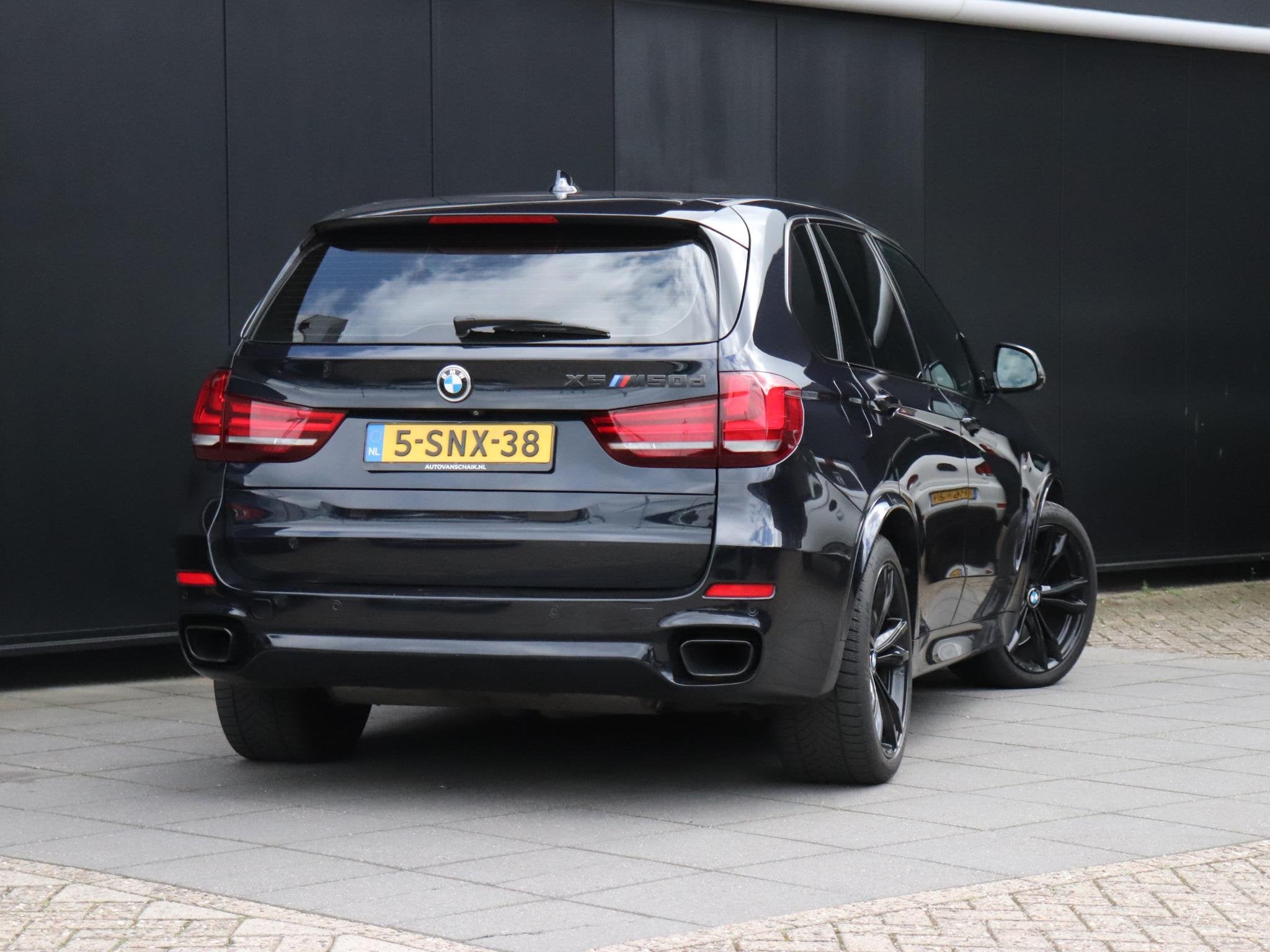 BMW X5 M50d | B&O | LEDER | MEMORY | TREKHAAK | CAMERA | CRU, Auto's, Automaat, 15 km/l, 2993 cc, 255 €/maand