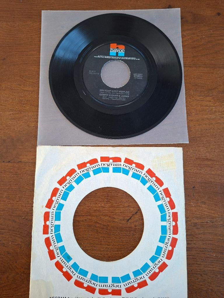 Oompie koerier & jannie ,een schip kiest weer zee, 7 inch, Ophalen of Verzenden, Levenslied of Smartlap, 1970 - 1979