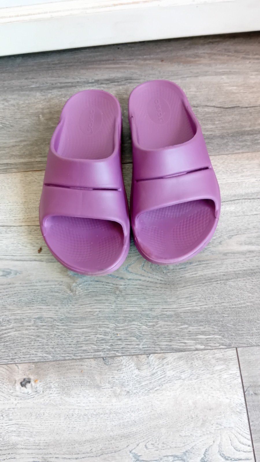 Oofos slippers 39, Ophalen of Verzenden, Zo goed als nieuw