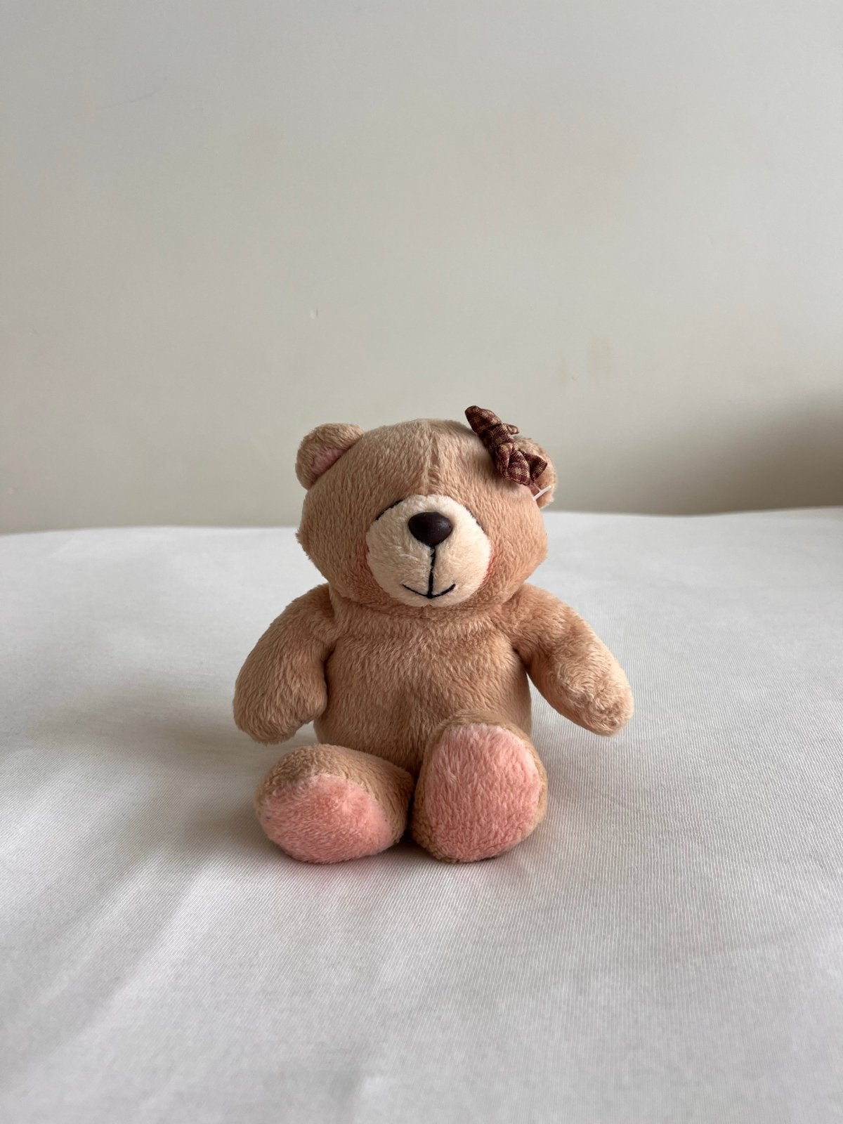 Kleine teddybeer met strikje knuffel, Overige merken, Overige karakters, Beer, Ophalen of Verzenden