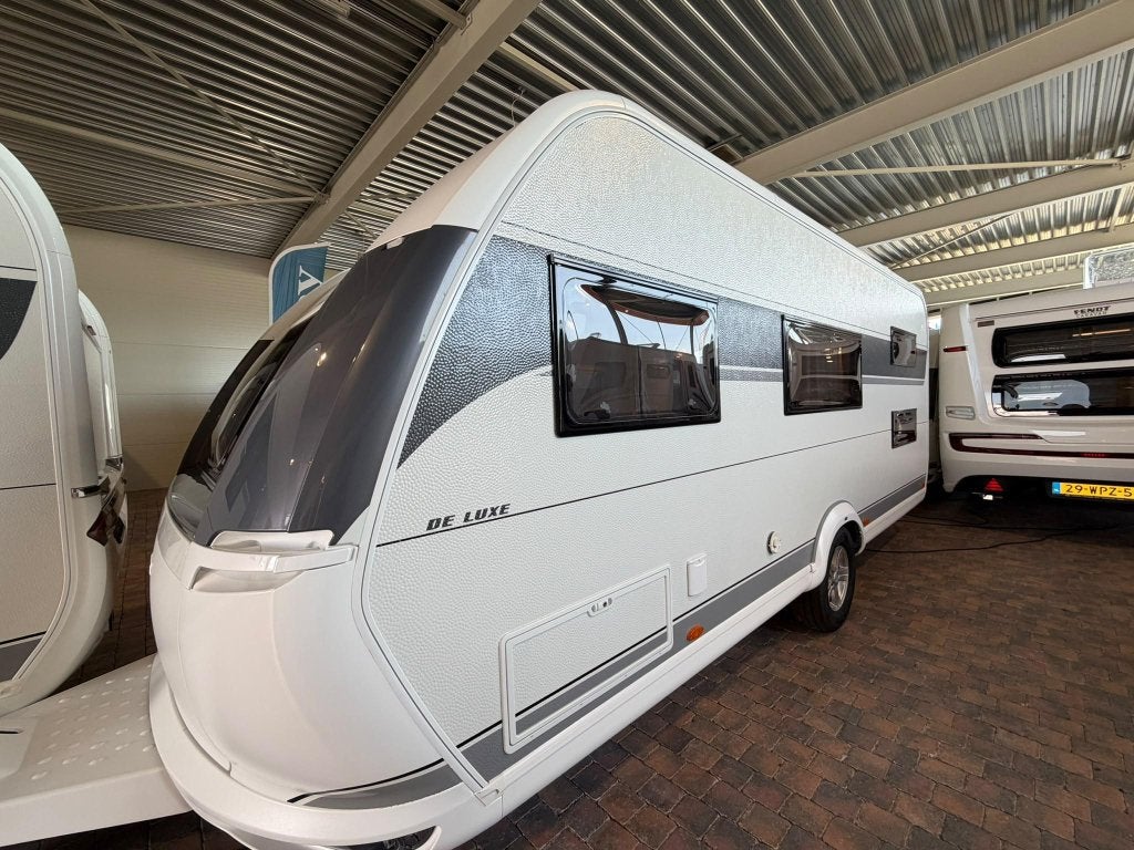 Hobby De Luxe 545 KMF Model 2026 en 2000 kg as!, Hobby, Bedrijf, Treinzit, Schokbreker