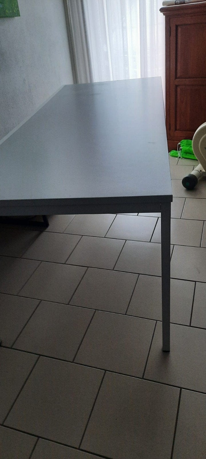 Tafel met kunststof blad en metalen onderstel, Ophalen, Kunststof, 50 tot 100 cm, 150 tot 200 cm