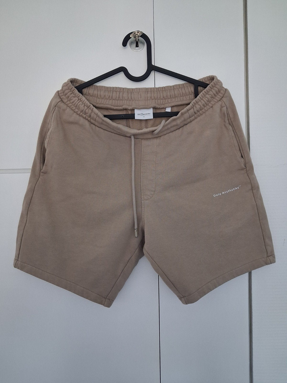 Daily Aesthetikz shorts - Maat S, Ophalen of Verzenden, Zo goed als nieuw, Beige, Daily Aesthetikz
