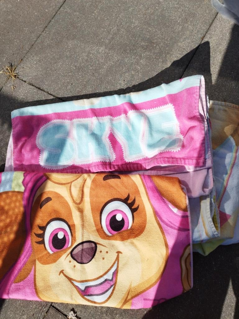 Handdoeken: Skye, oude K3 en Mickey met capuchon, Ophalen of Verzenden, Gebruikt