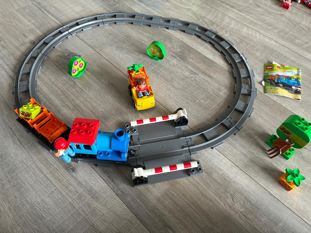 Lego duplo track system trein, Kinderen en Baby's, Speelgoed | Duplo en Lego, Ophalen of Verzenden, Zo goed als nieuw, Complete set