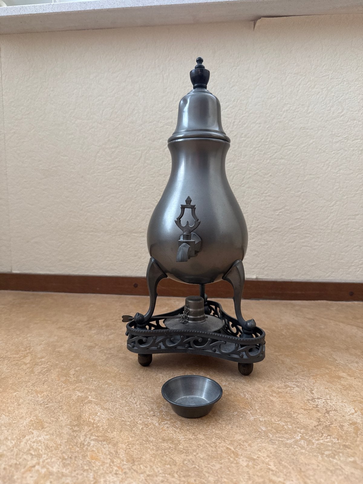 Antieke tinnen theeketel met brander en schaaltje, Ophalen