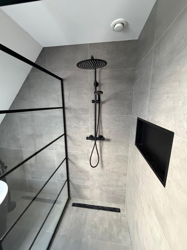Moderne glaswand., Ophalen, Nieuw, Met douche