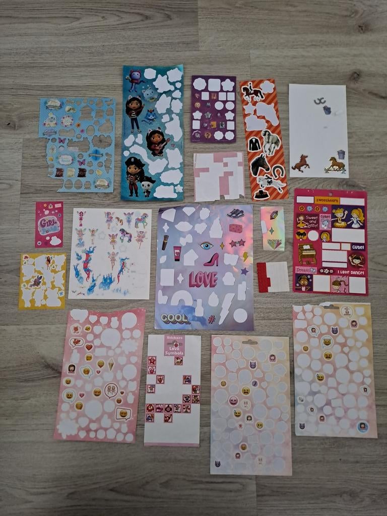 Stickerpakket Gabby's dollhouse Ylvi minimoomis paarden, Ophalen of Verzenden, Zo goed als nieuw, Meerdere stickers