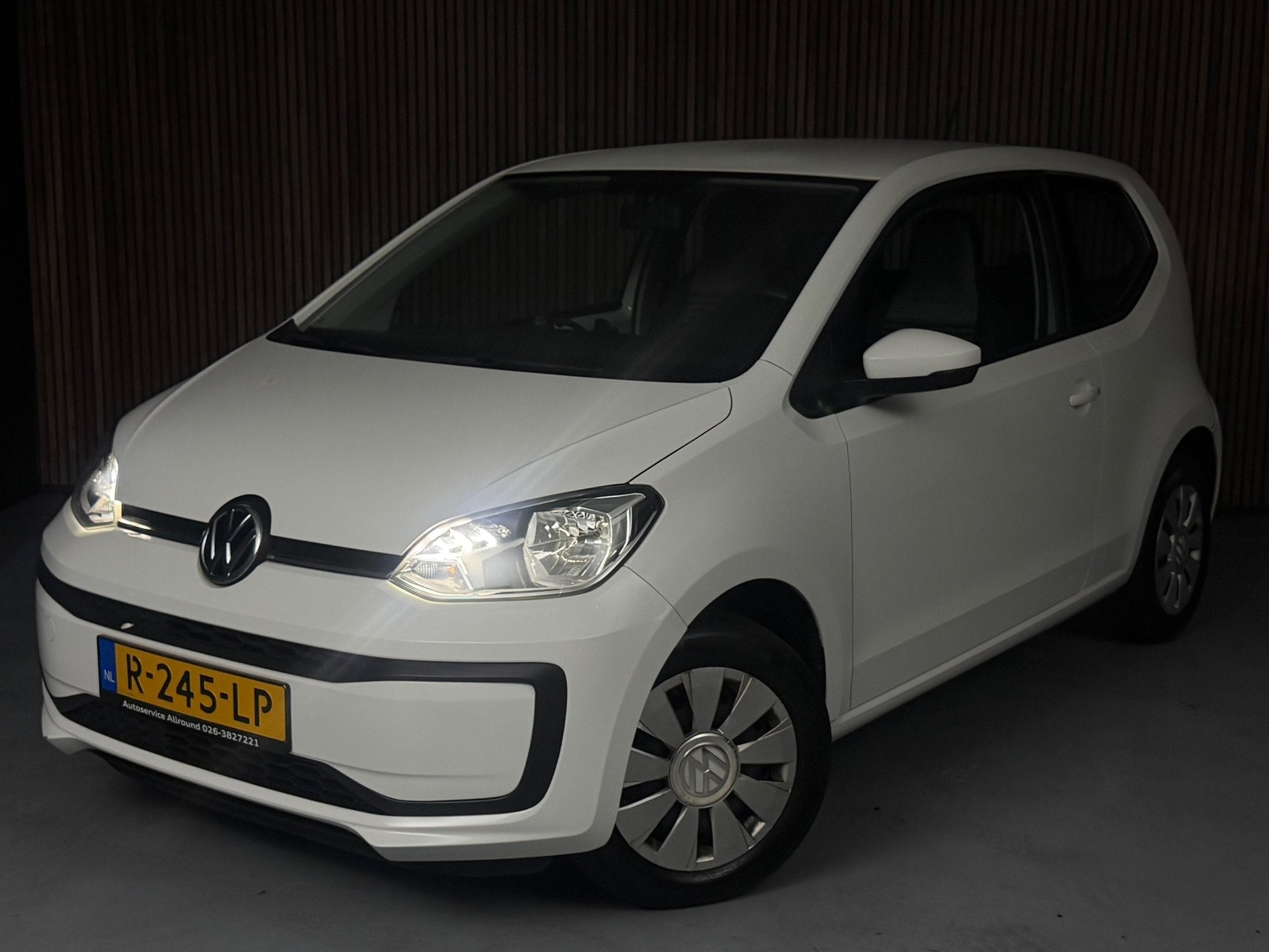 Volkswagen Up! 1.0 BMT take up! MULTIMEDIA/ELEKTRISCHE RAMEN, Auto's, Volkswagen, Voorwielaandrijving, Stof, Gebruikt, Wit