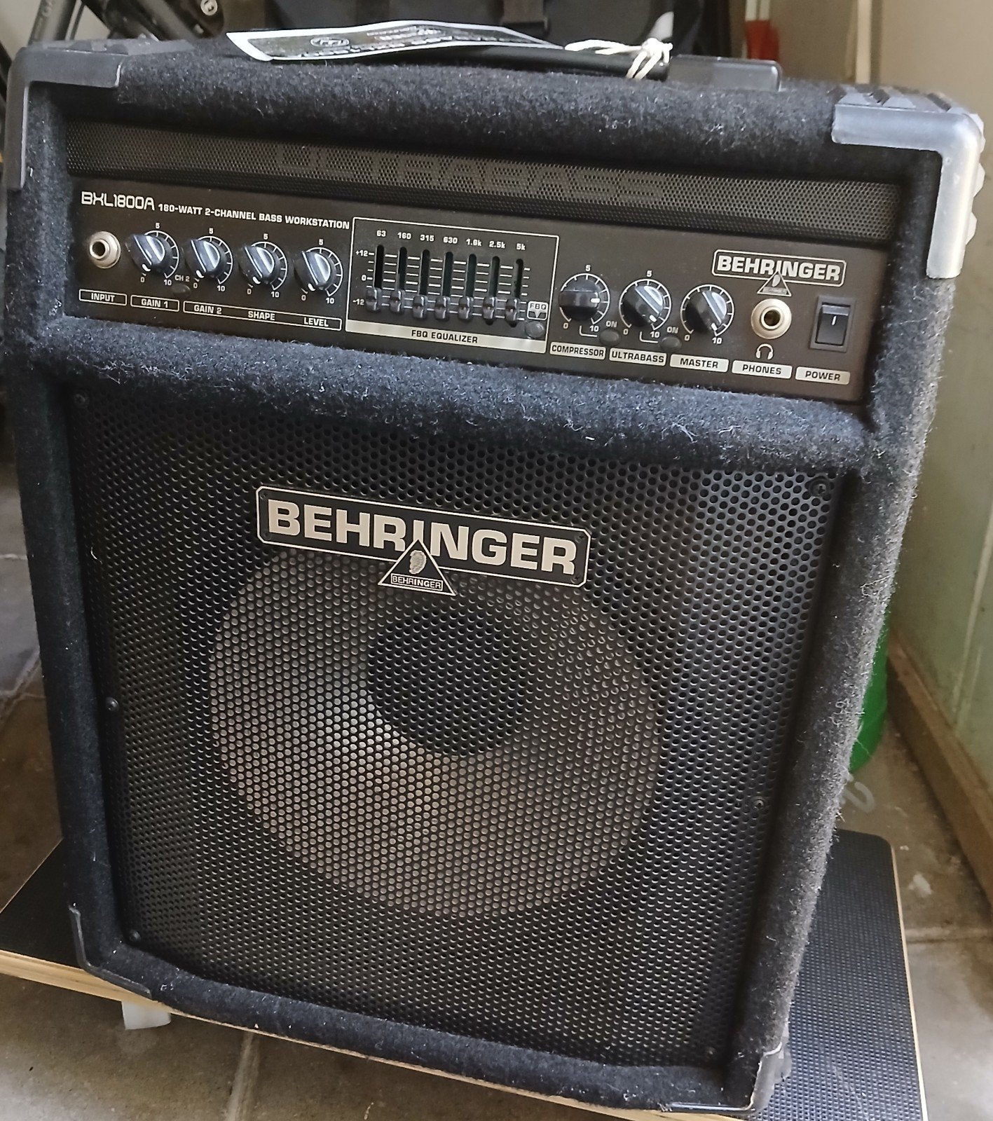 Behringer Ultrabass BXL1800A Basgitaarversterker, Ophalen, Zo goed als nieuw, 100 watt of meer
