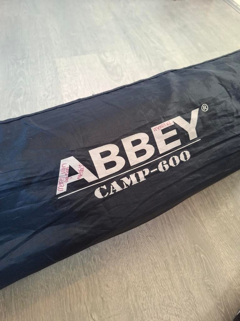 Zelfopblaasbaar matras Abbey Camp 600 - Comfortabel kamperen, Ophalen of Verzenden, Gebruikt, 1-persoons