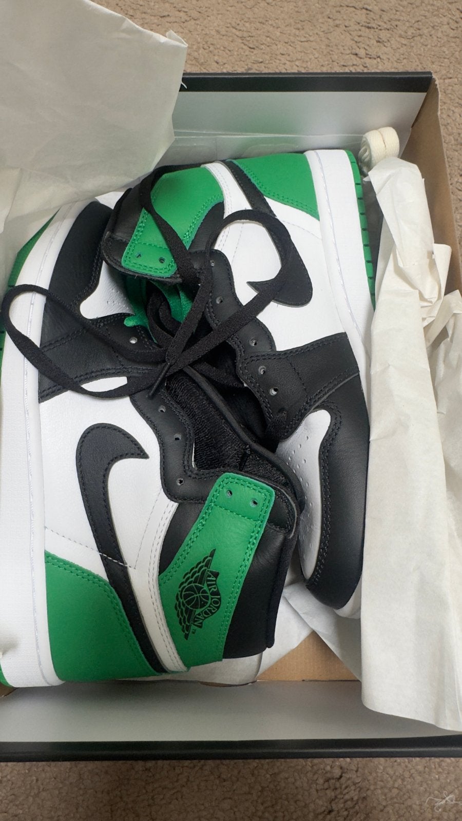 Nike Air Jordan 1 Retro High OG Lucky Green (Maat 42.5), Kleding | Heren, Schoenen, Ophalen of Verzenden, Nieuw, Overige kleuren