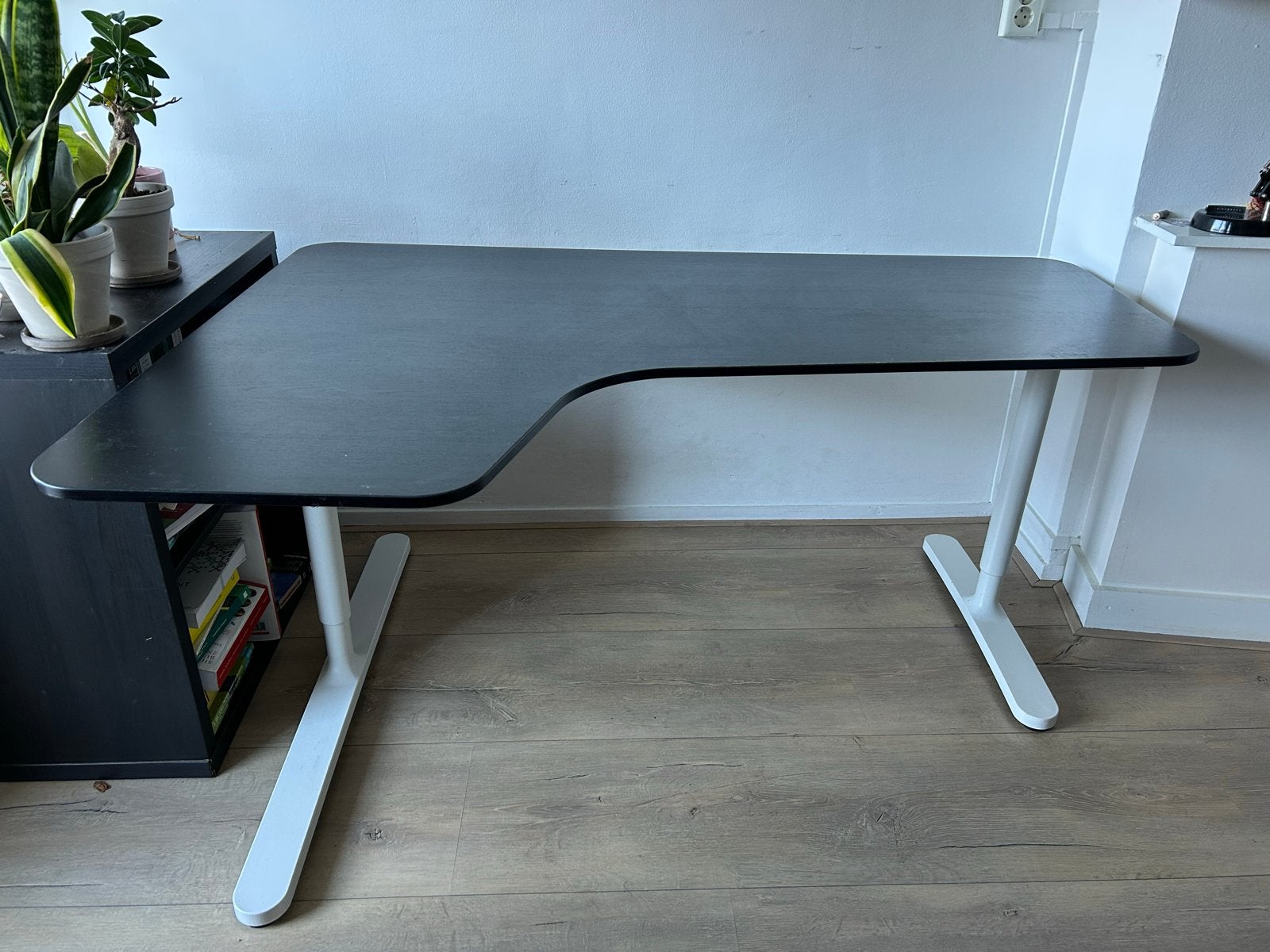 Ikea BEKANT Hoekbureau Zwart 160x110cm met kabelgoot, Ophalen, 160 cm, Gebruikt, Hoekbureau