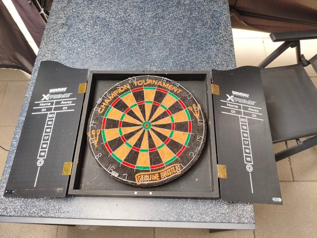 Winmau xtreme dartkast inclusief bristle dartbord, Ophalen of Verzenden, Gebruikt, Overige typen