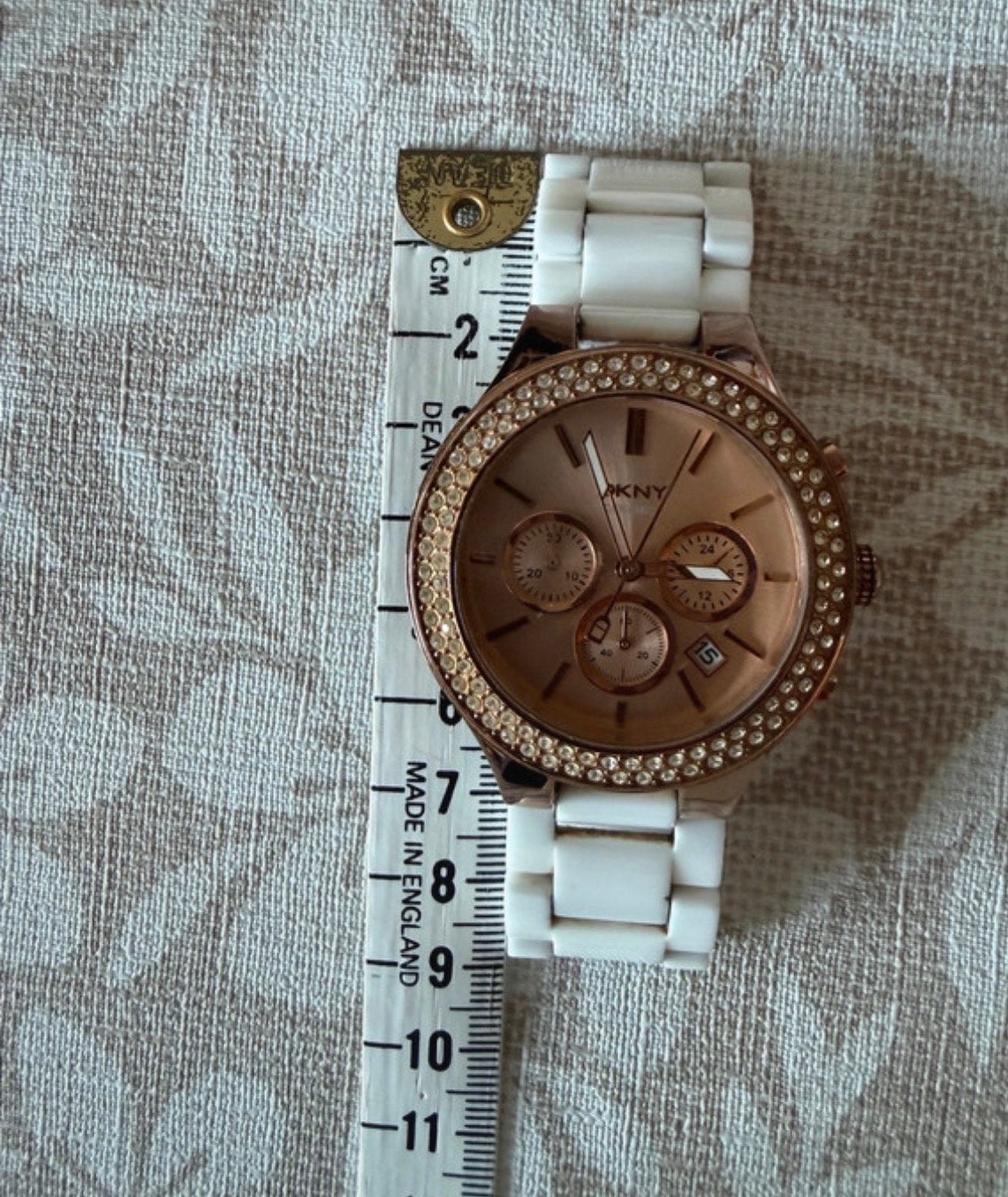 DKNY Dameshorloge Roségoud met Strass en Witte Band, Sieraden, Tassen en Uiterlijk, Horloges | Dames, DKNY, Polshorloge, Ophalen of Verzenden