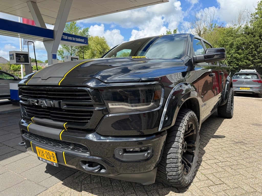 Dodge Ram 1500 5.7 V8 4x4 Crew Cab Laramie / Parkeersensoren, Auto's, Dodge, Overige brandstoffen, Zwart, Bedrijf, Vierwielaandrijving