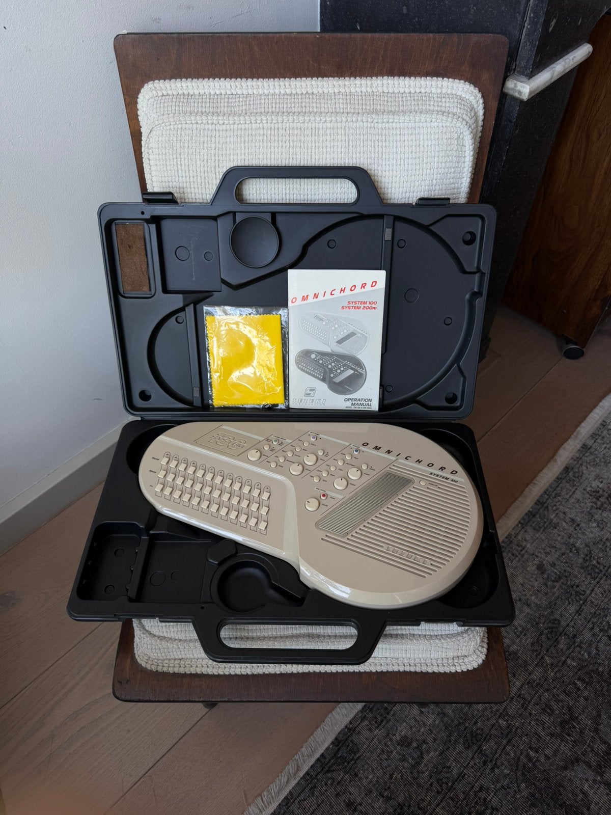 Omnichord om-100, Overige aantallen, Zo goed als nieuw, Met koffer of flightcase, Ophalen