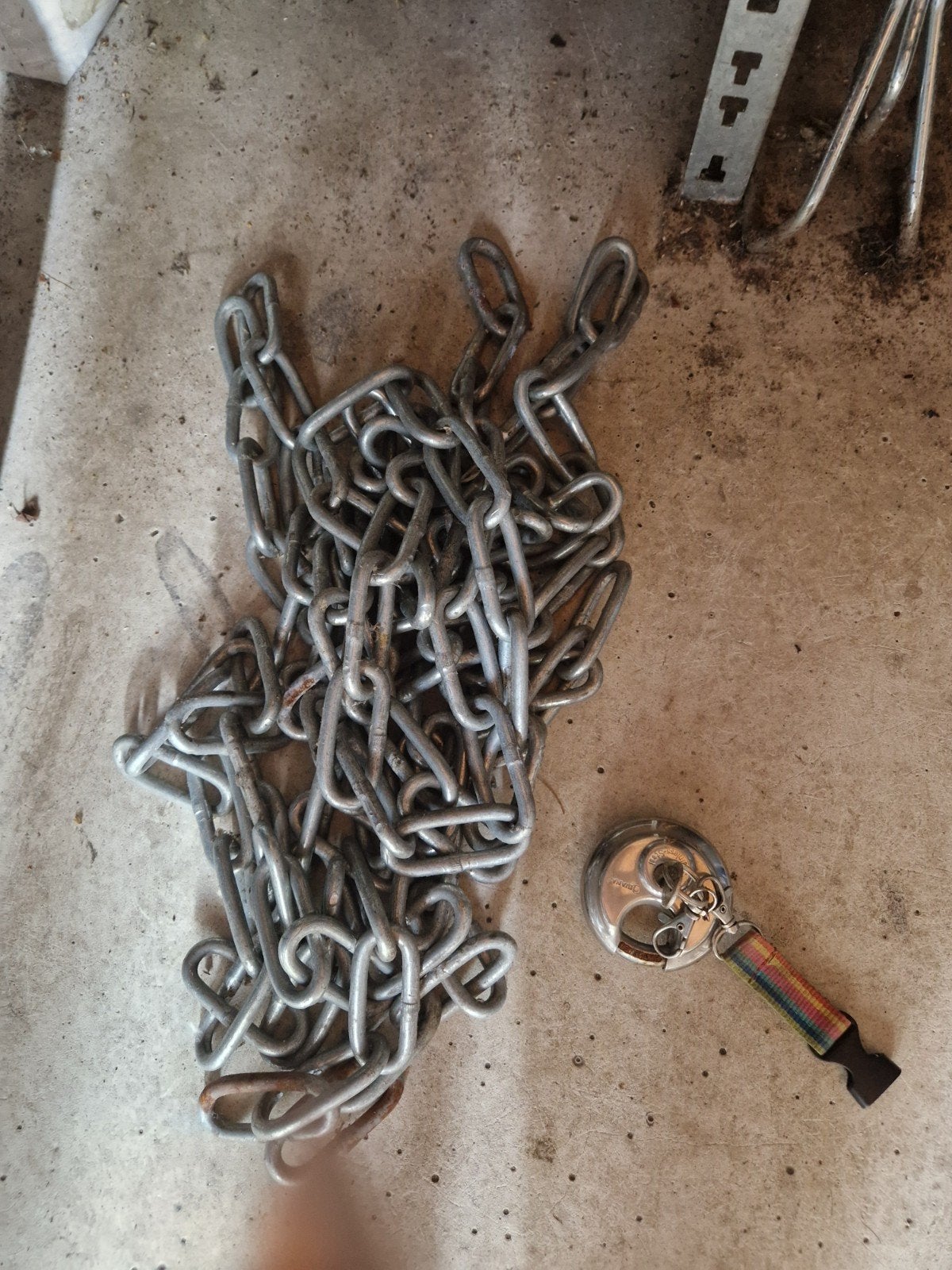 IJzeren ketting met slot, ruim 5 meter, Ophalen