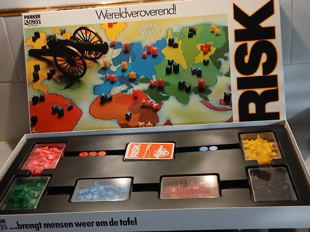 Vintage Risk Bordspel.  Witte Doos.  1982, Ophalen of Verzenden, Gebruikt